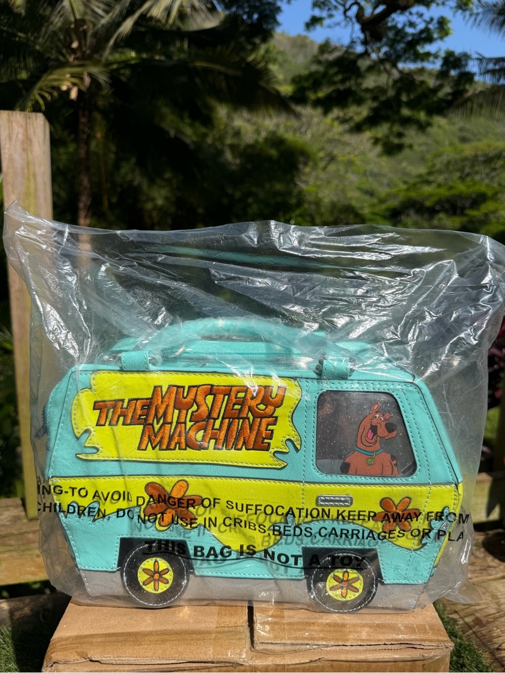 Dolls kill Scoobydoo The Mystery Machine weekender bag - Picture 7 of 8